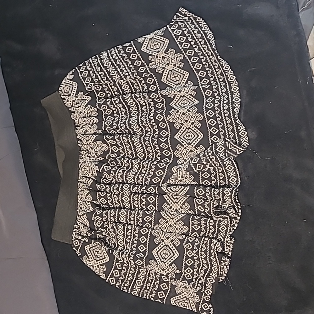 Patterned flowy skirt